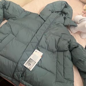 Brand nwt green Lululemon wunderpuff jacket